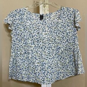 SHEIN BLUE FLORAL FLUTTER SLEEVE TOP SZ SMALL